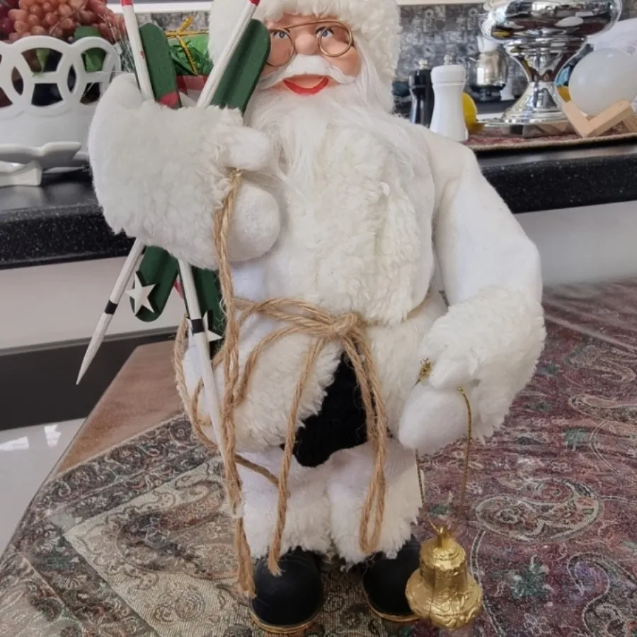 مجسمه بابا نویل