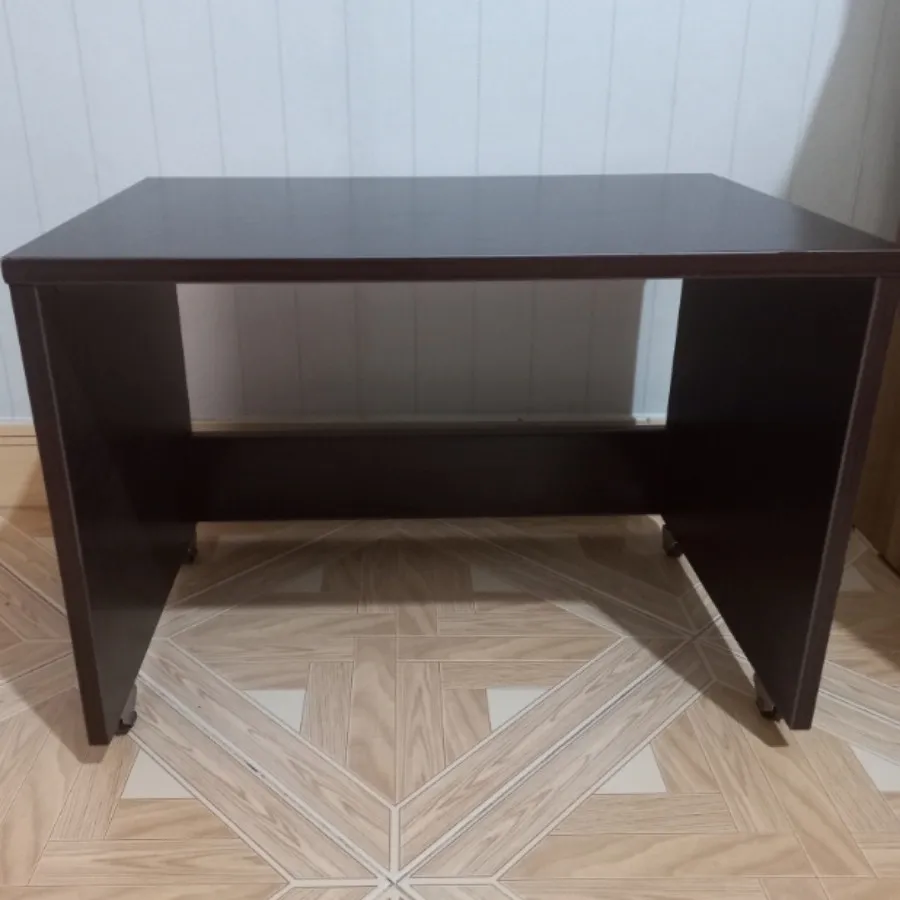 میز گلدان قهوه ای