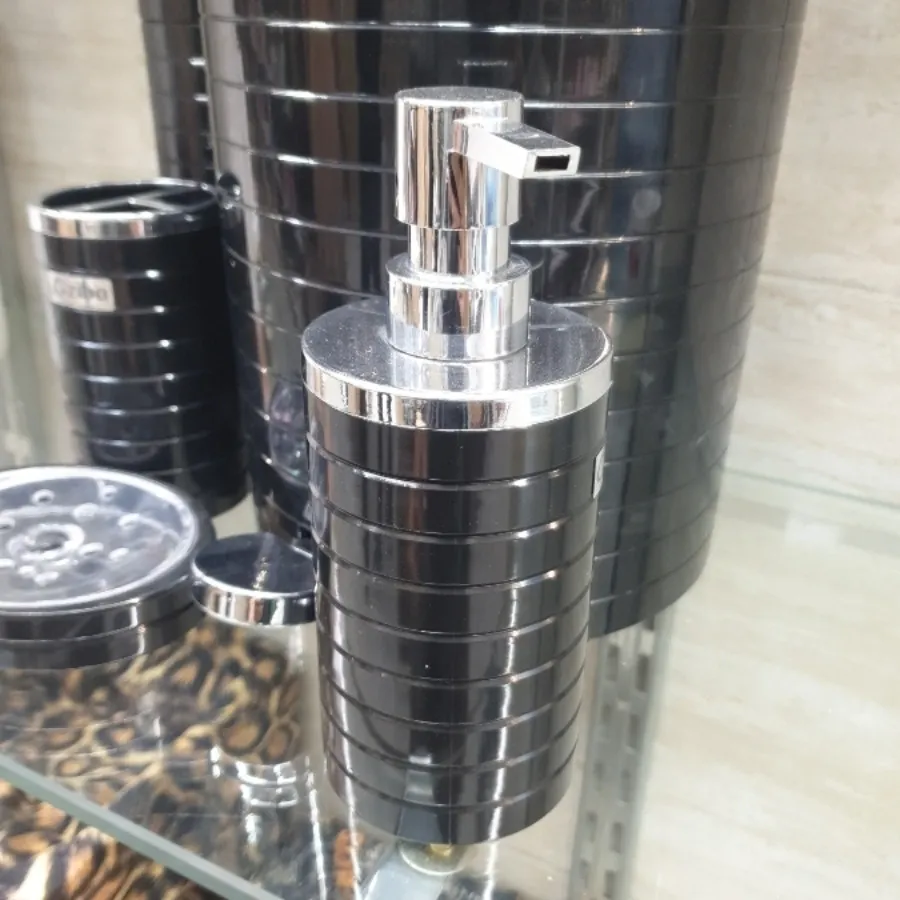 سطل و فرچه