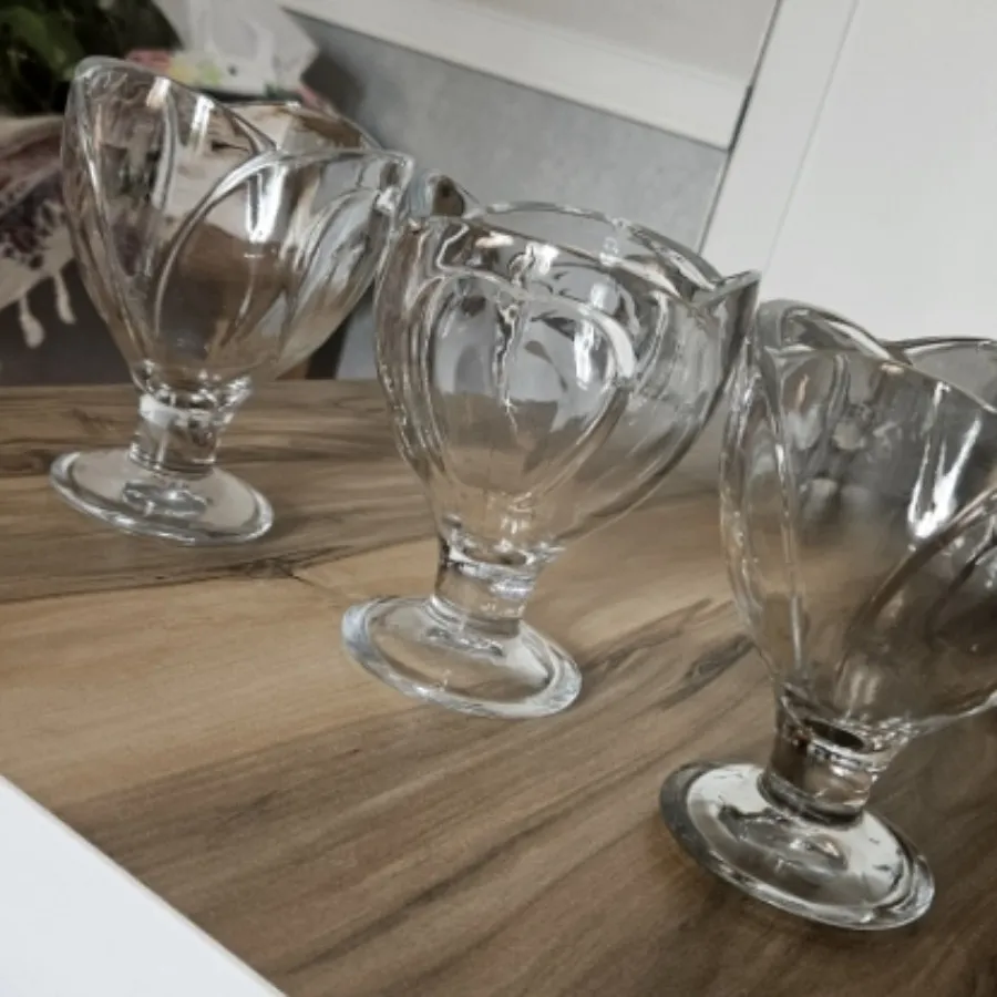 بستنی خوری پایه کوتاه
