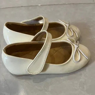 کفش عروسکی