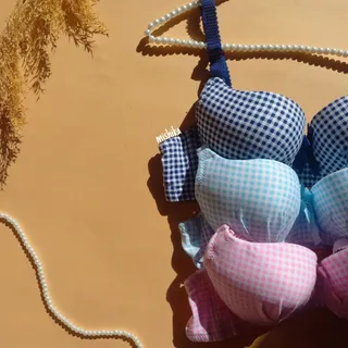 سوتین چهارخونه