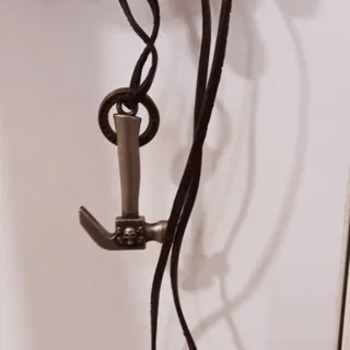 گردنبند چکش اسکلتی چرم