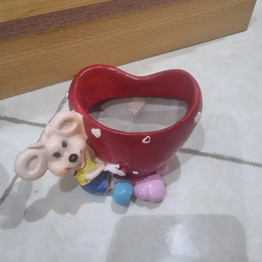 جا قلمی یا لوازم آرایشی