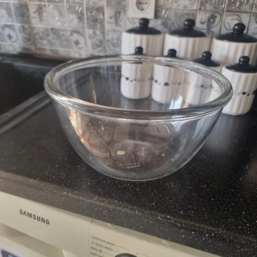 کاسه بزرگ اش