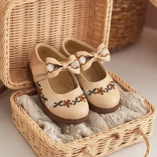 کفش گلدوزی شده