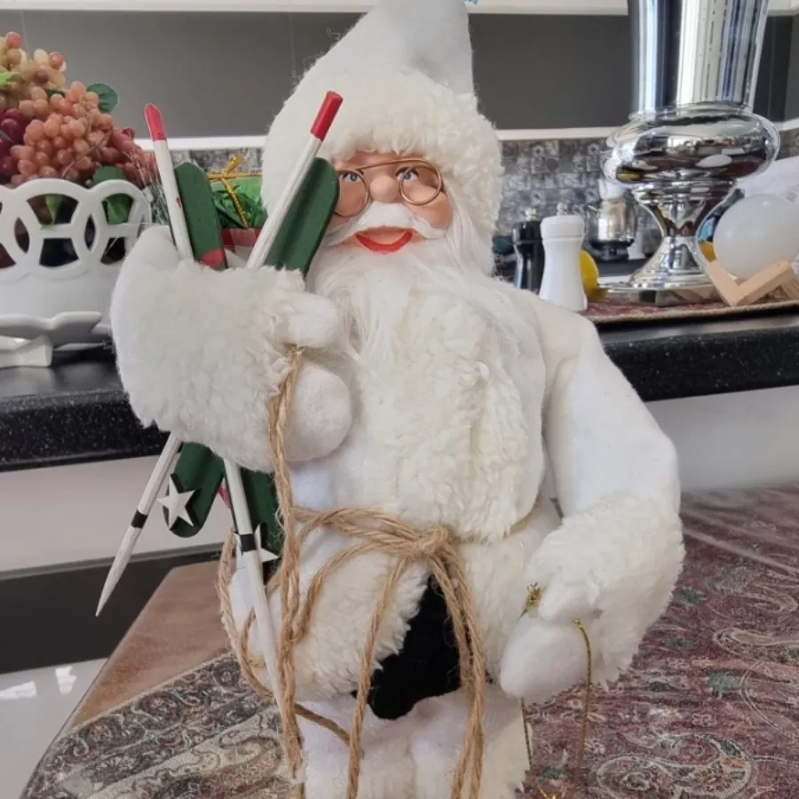 مجسمه بابا نویل