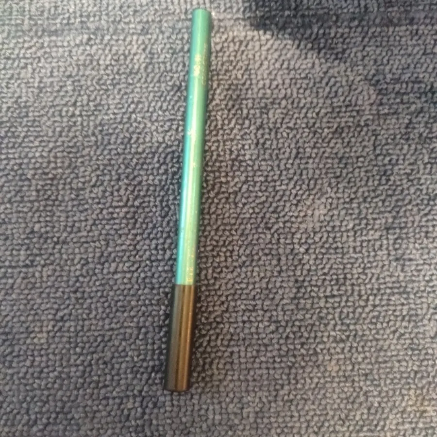 خط چشم رنگی