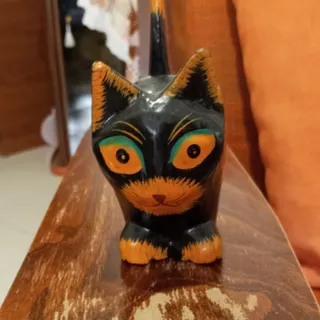 گربه چوبی متفکر