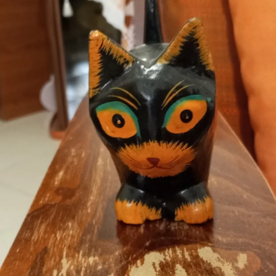 گربه چوبی متفکر