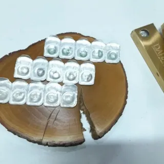 لنز رنگی برند دهاب