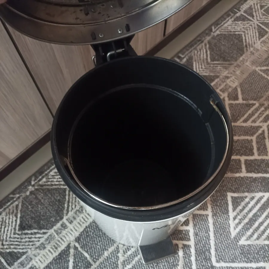 سطل آشغالی