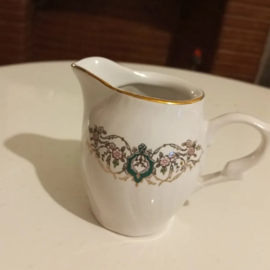 سس خوری لب طلایی