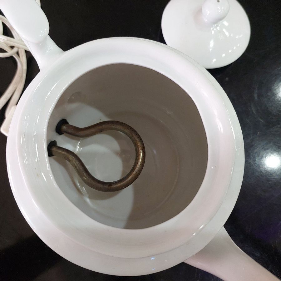 قوری برقی قدیمی
