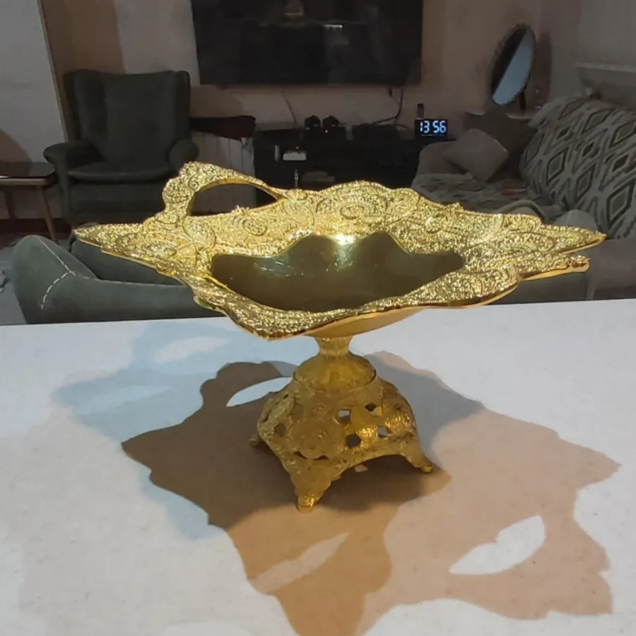 شیرینی خوری اب طلا