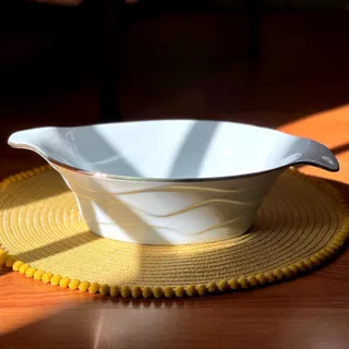 ظرف سرو چینی خط طلایی