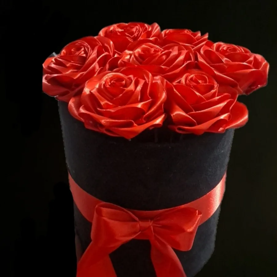 باکس گل رز 7 شاخه ولنتاین