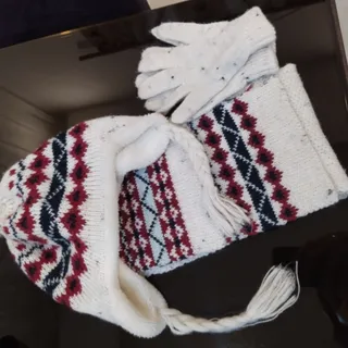 شال وکلاه و دستکش بچهگانه