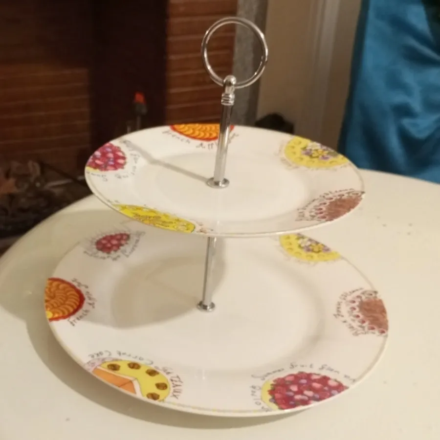 کیک خوری دو طبقه