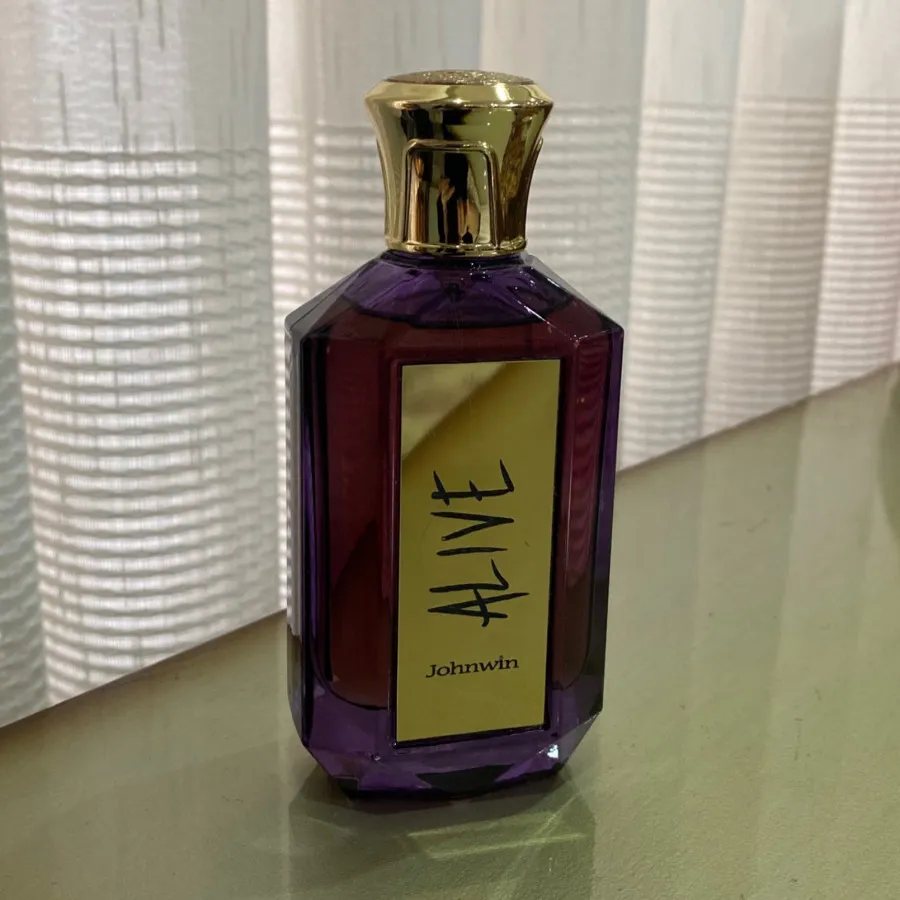 ادکلن زنانه جانوین alive