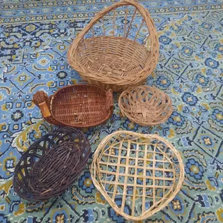 تعدادی سبد حصیری