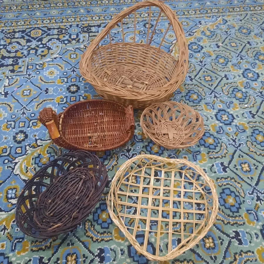 تعدادی سبد حصیری