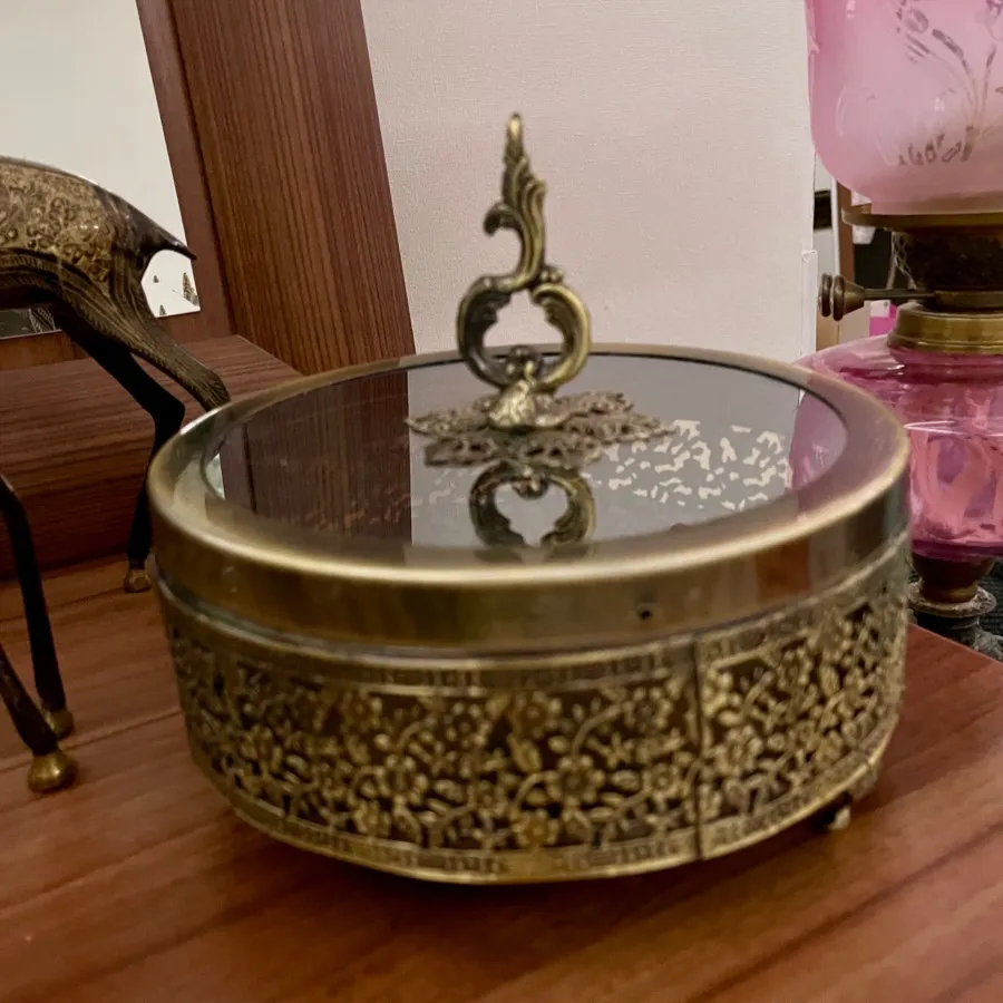 ظرف شکلات خوری در دار