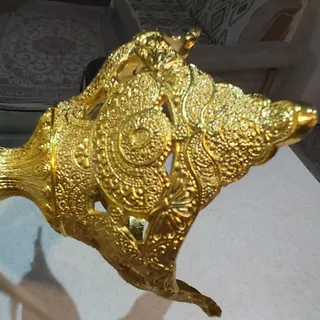 شیرینی خوری اب طلا