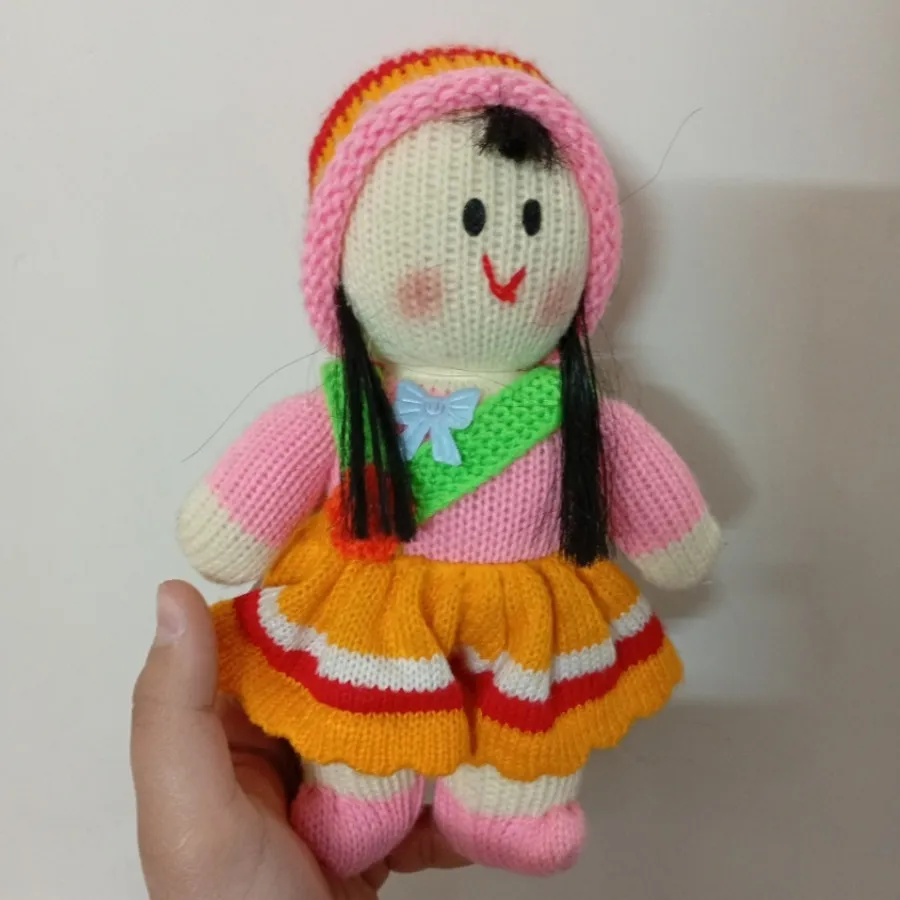 عروسک دختر بافتنی