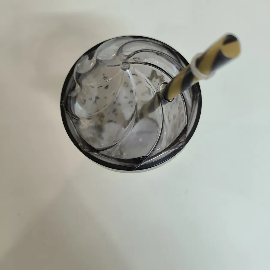 لیوان بزرگ نی‌دار