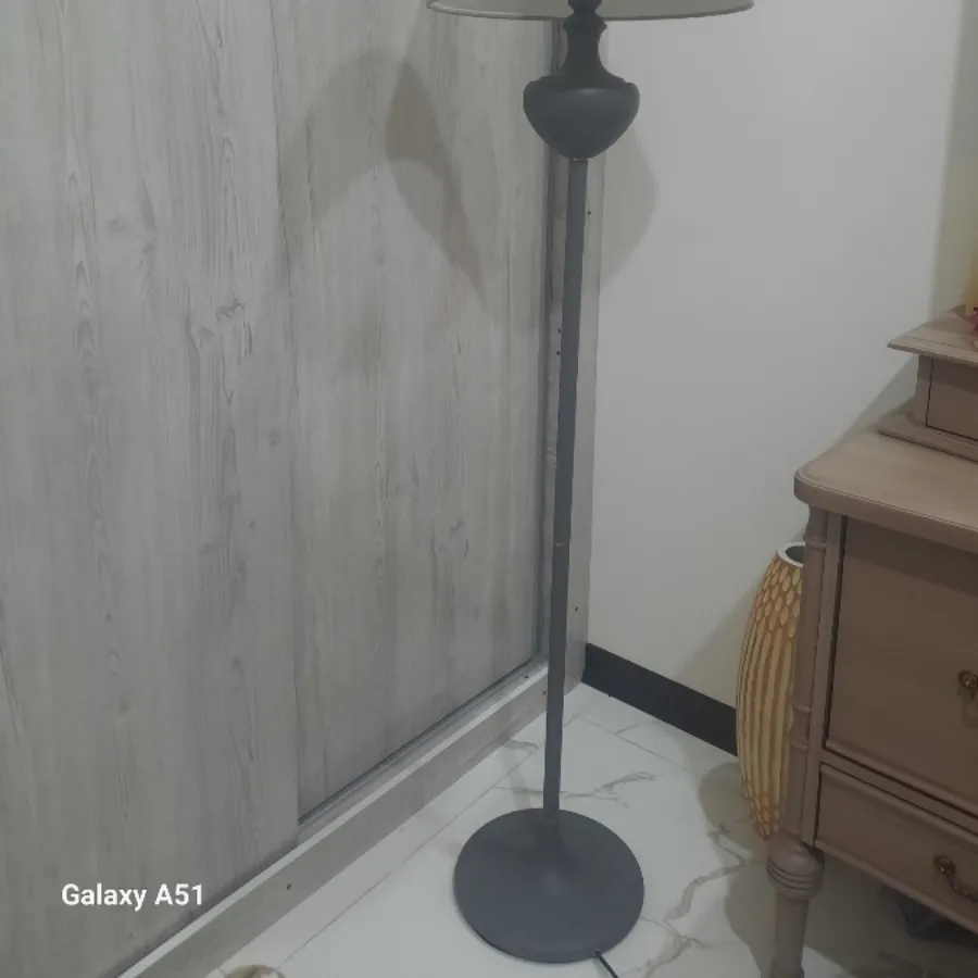 اباژور ایستاده