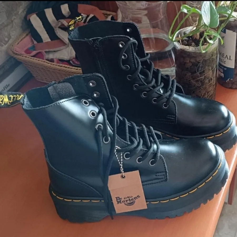 بوت دکتر مارتین سایز 39