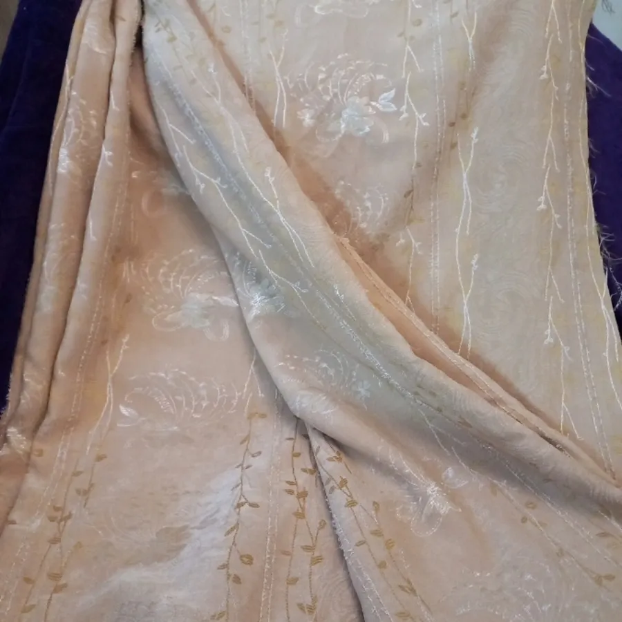 پارچه پرده یا رومبلی کرم