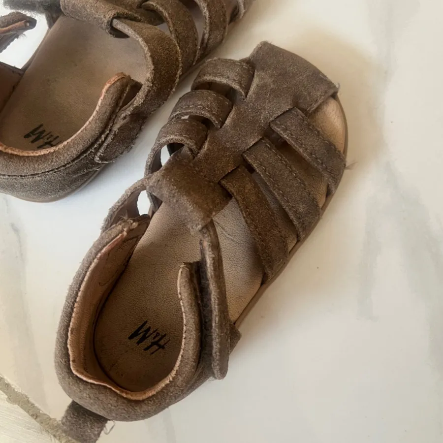 صندل برند h&m
