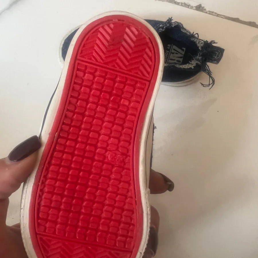 کتونی زارا