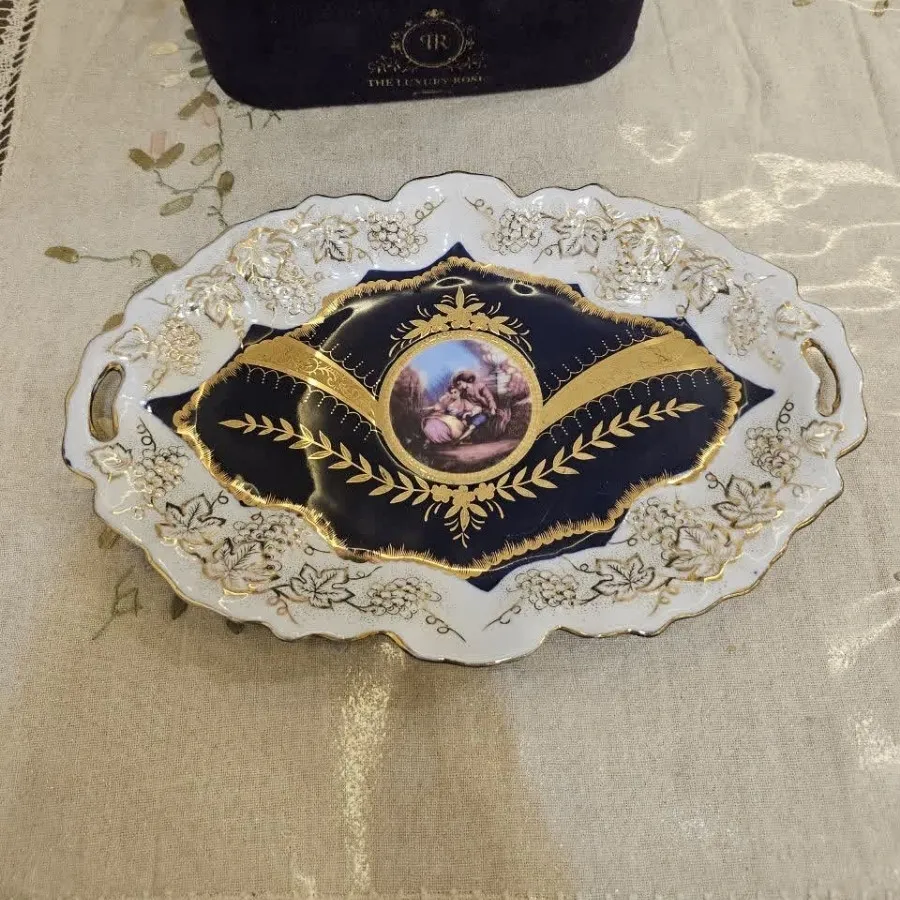 شیرینی خوری