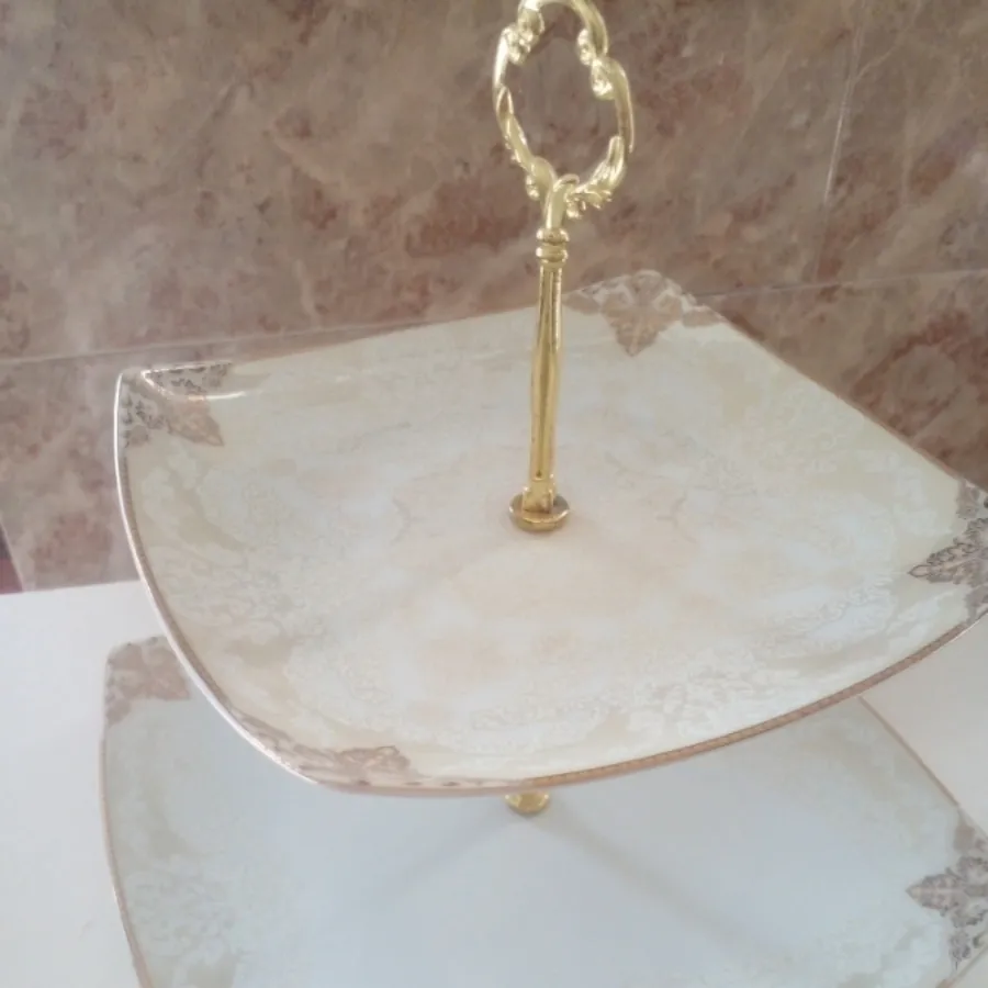 شیرینی خوری