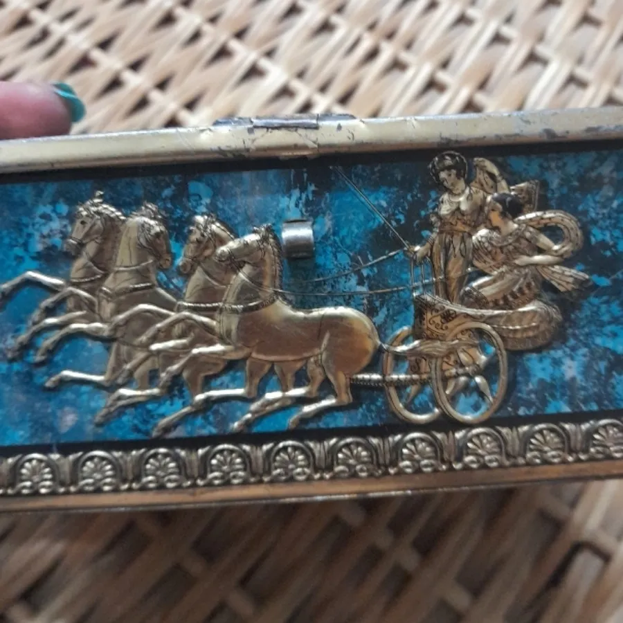 جعبه فلزی قدیمی