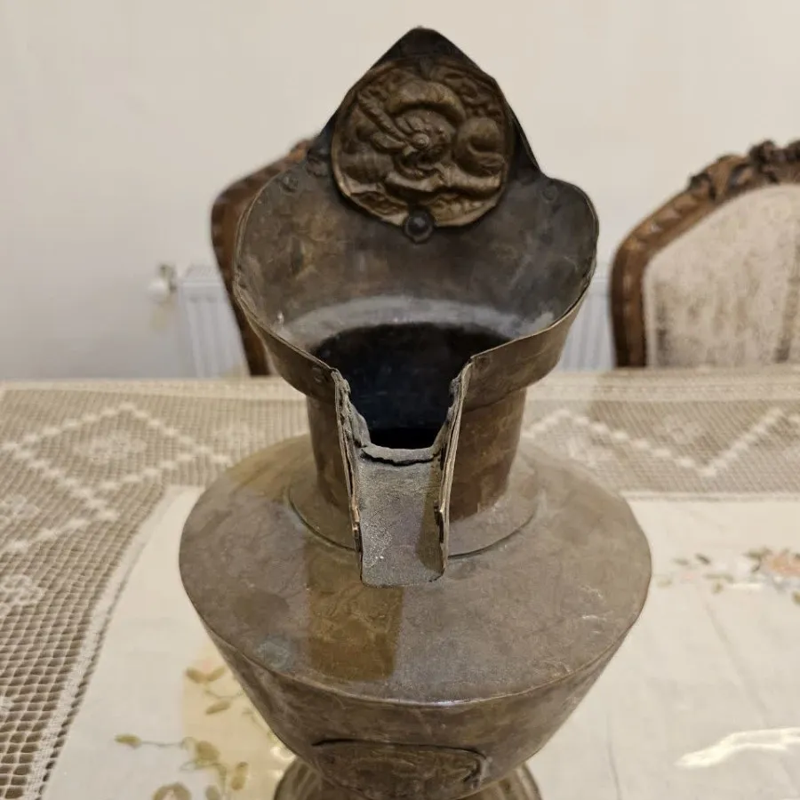 پارچ قدیمی دارای نقشه