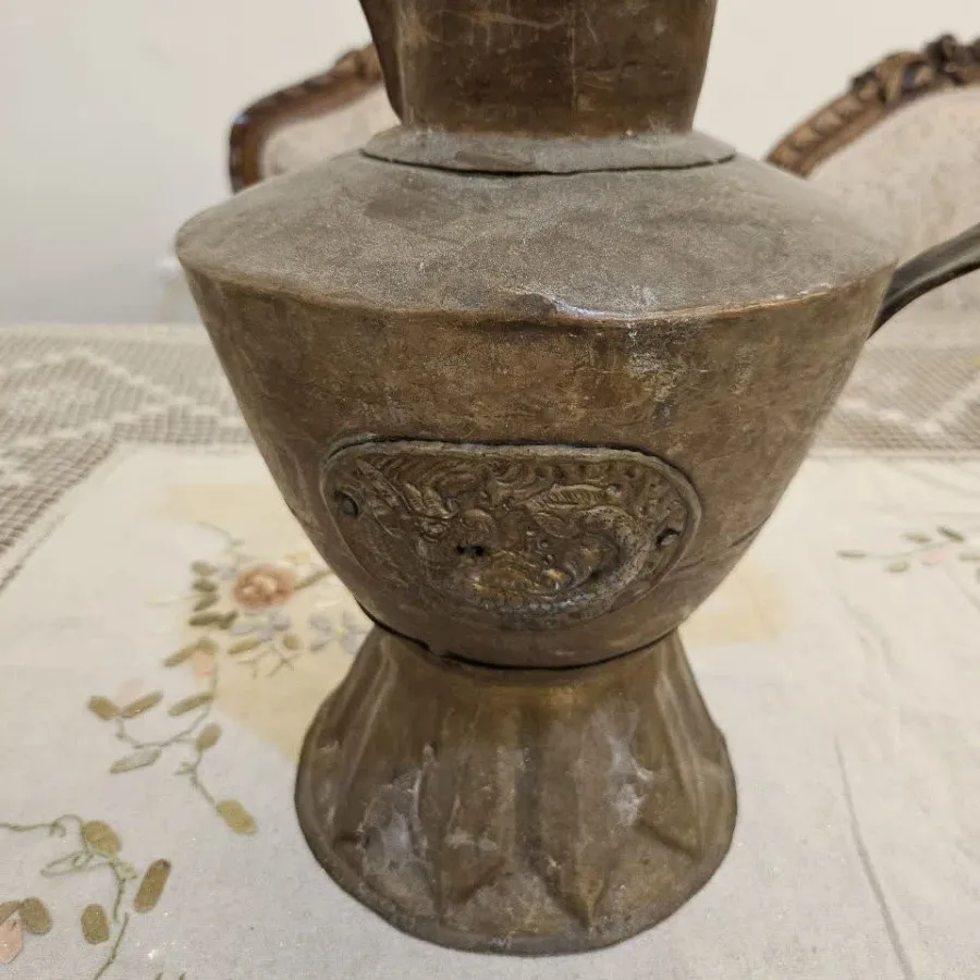 پارچ قدیمی دارای نقشه