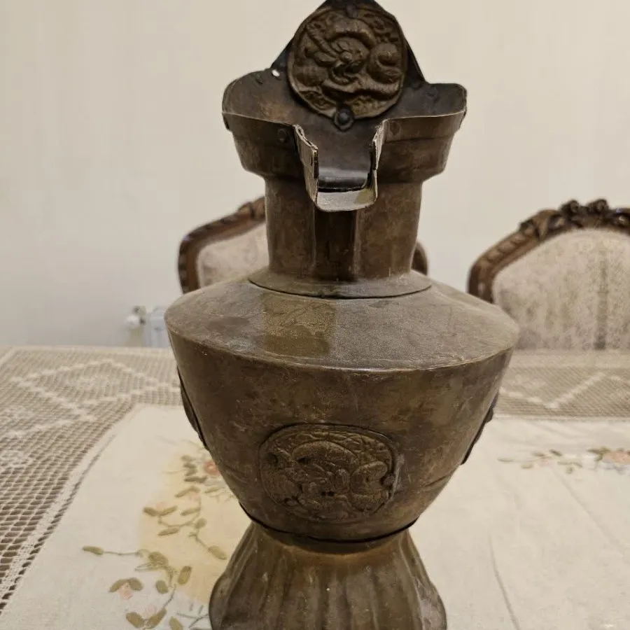 پارچ قدیمی دارای نقشه