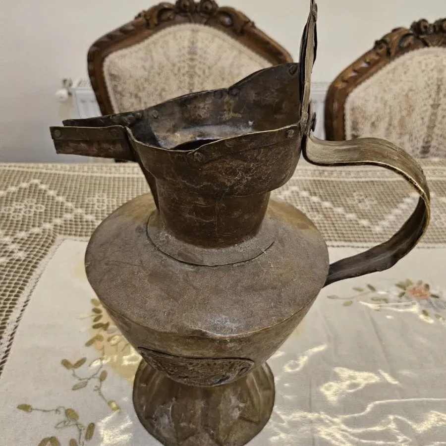 پارچ قدیمی دارای نقشه