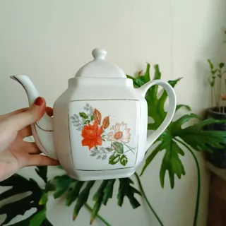 قوری چینی بزرگ قدیمی