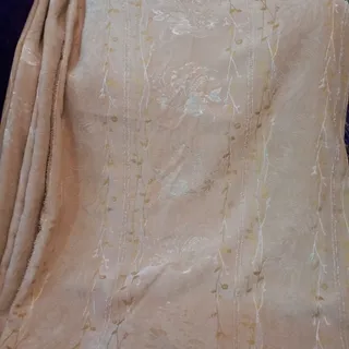 پارچه پرده یا رومبلی کرم