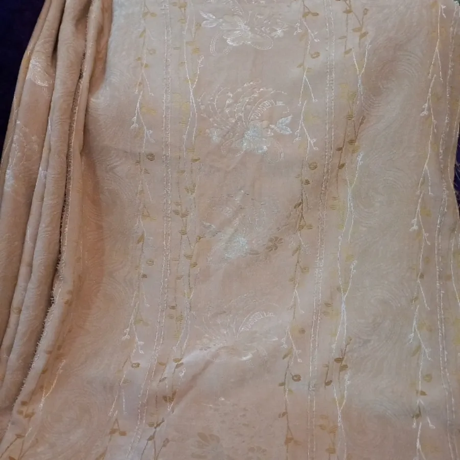 پارچه پرده یا رومبلی کرم