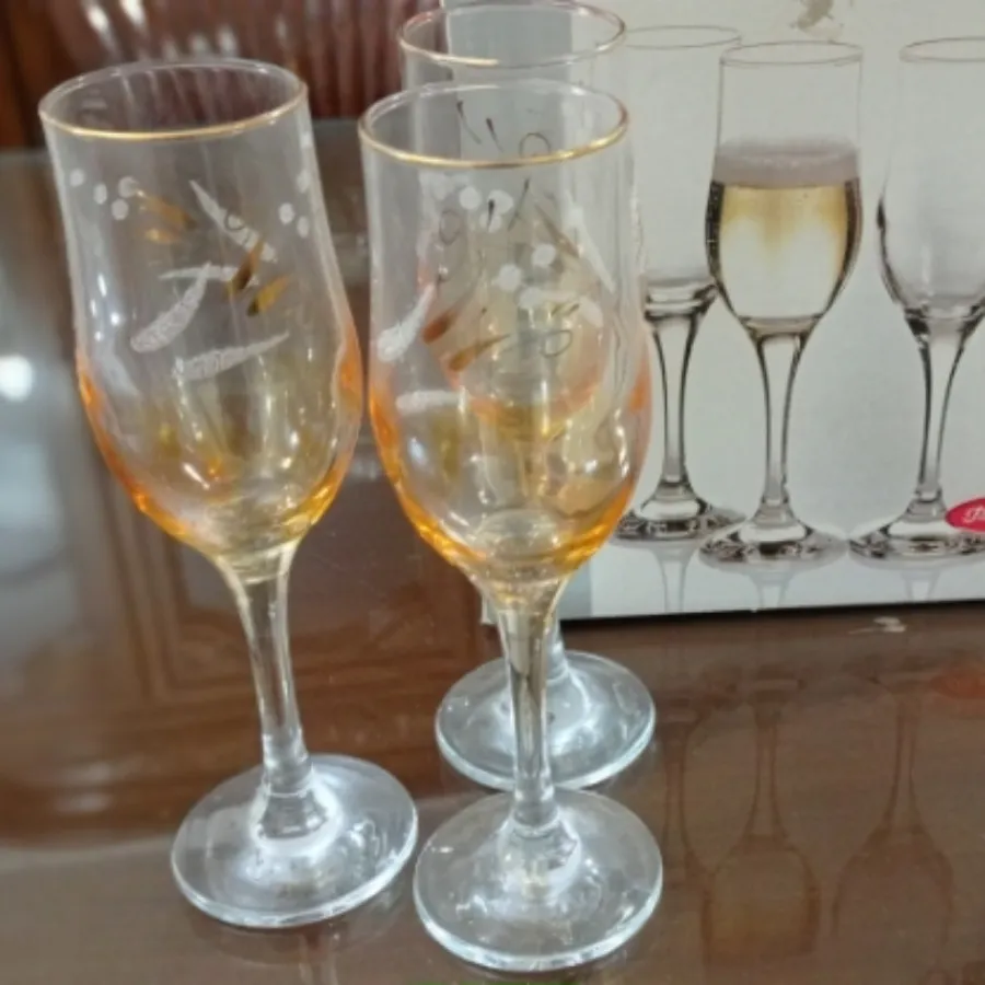 گیلاسی خوشرنگ