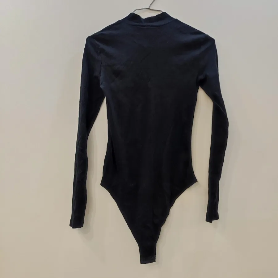 بادی یقه سه سانت H&M