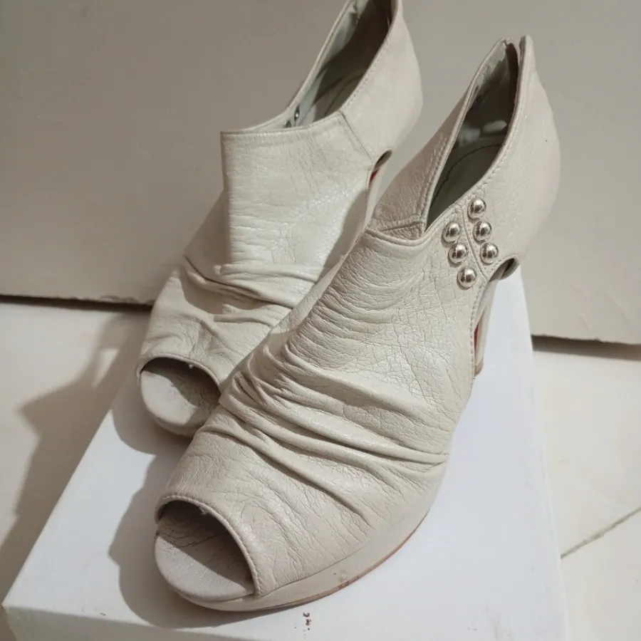 کفش کرم کره ای