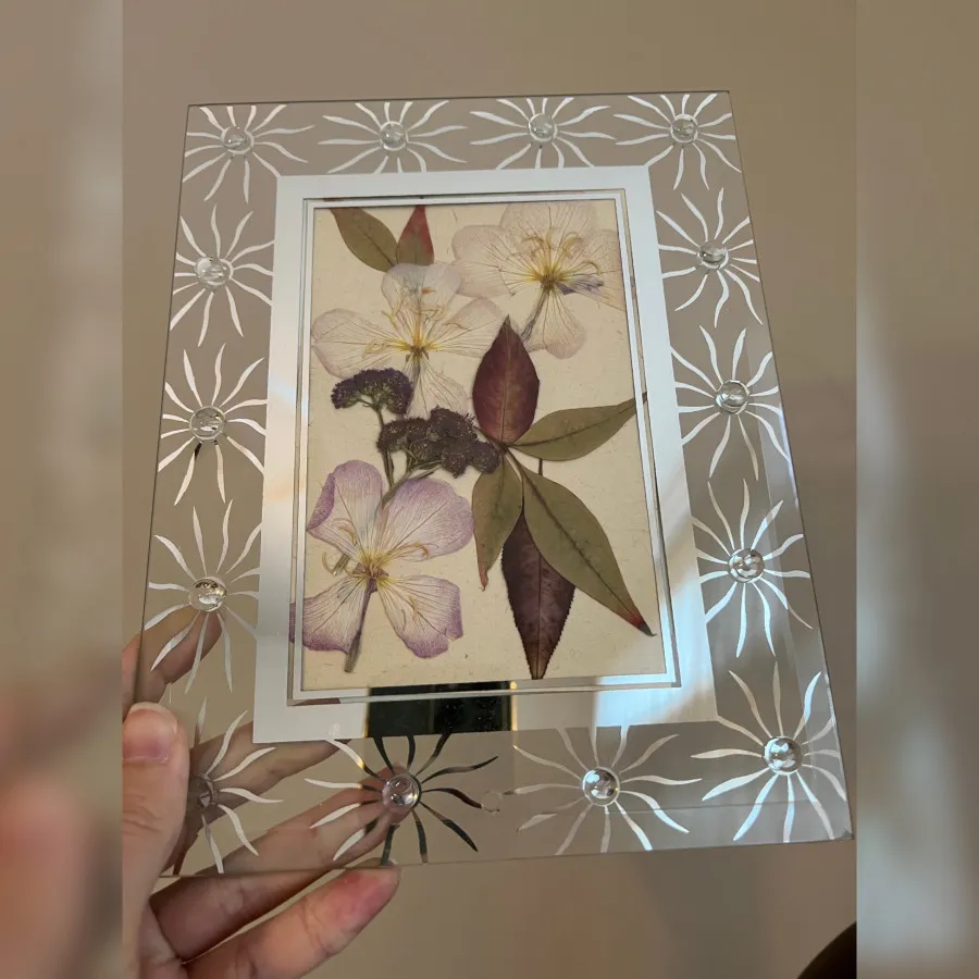 قاب عکس گل خشک