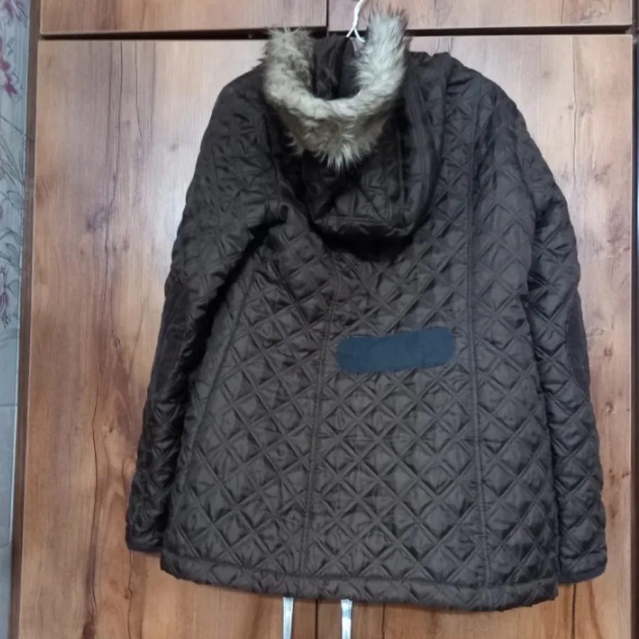 کاپشن قهوه ای